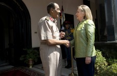 Clinton urges Egypt to commit to "strong democracy"
