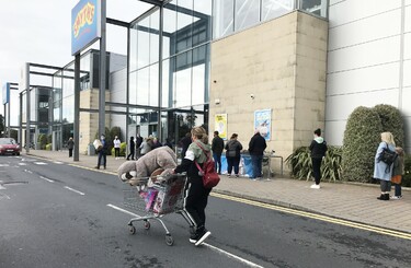 Smyths deals toys queues