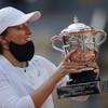Iga Swiatek powers past Sofia Kenin to secure French Open title
