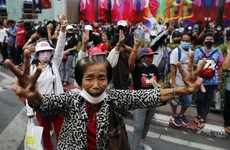Thai protesters rally in their thousands ahead of parliamentary debate