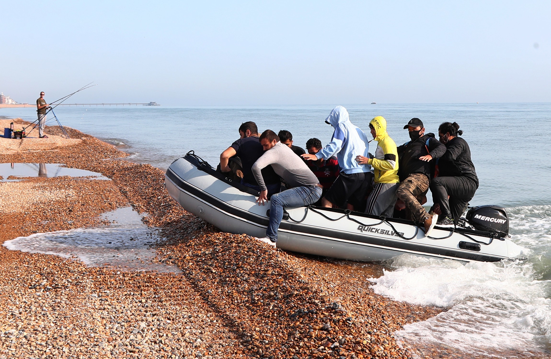 UK And France Sign Agreement To Curb Number Of Migrants Crossing ...