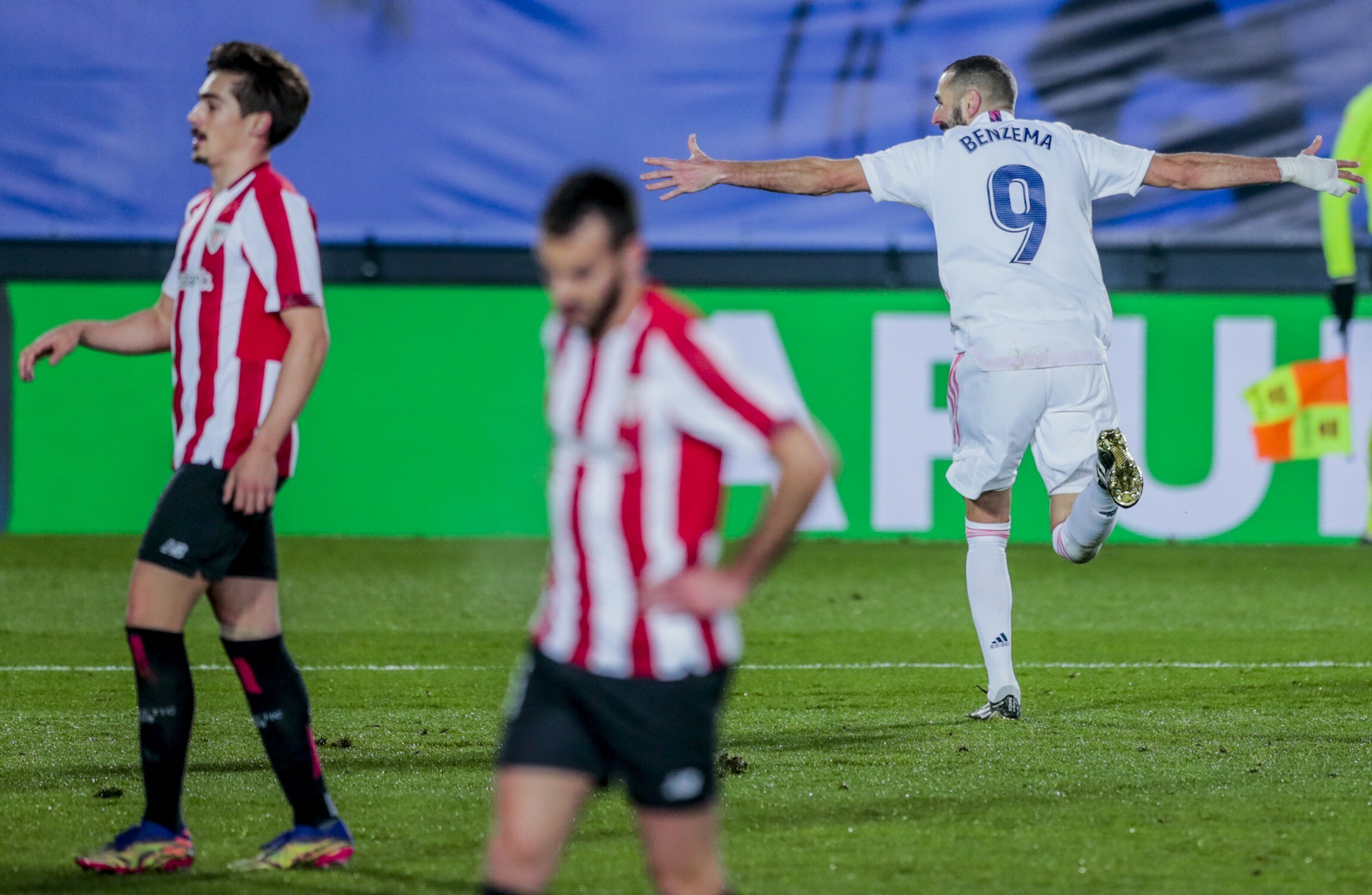 Benzema to the rescue as Real Madrid join Atletico and Real Sociedad at the top - Vimarsana News