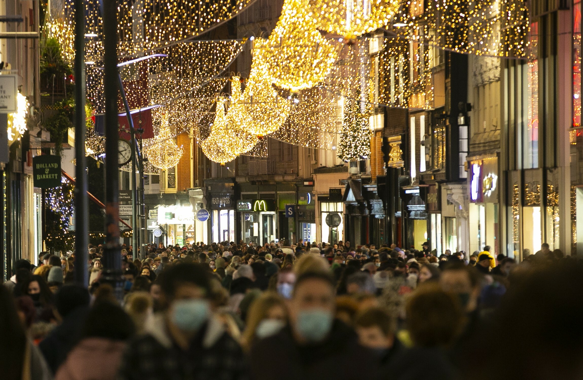 Polishing off your Christmas shopping today? Here's how you can stay safe and support local business - Vimarsana News