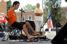 VIDEO: Teenage guitarist has no arms – so he plays with his feet