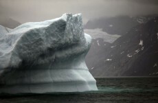 Greenland ice sheet surface melts at extreme rate