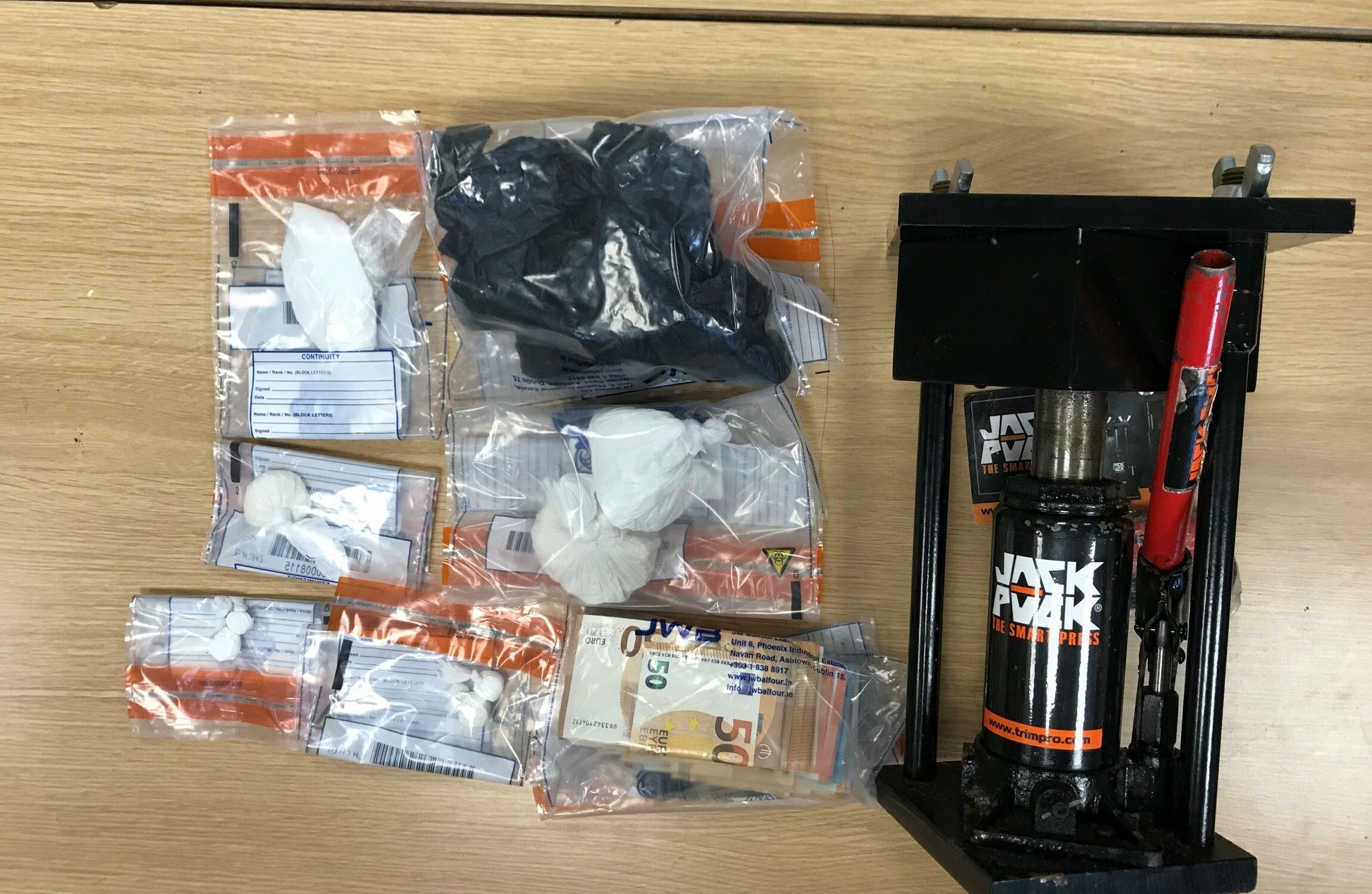 Man arrested after seizure of cash and cocaine in Finglas - Vimarsana News