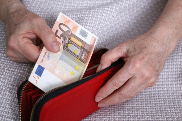 New weekly payment of €203 introduced for 65-year-olds after rise of pension age - Vimarsana News