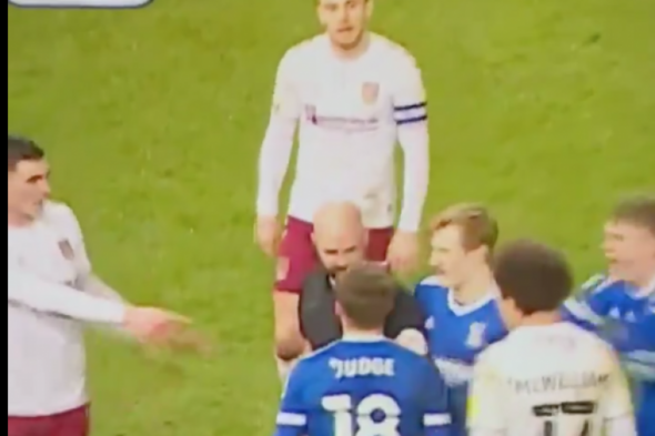 Referee squares up to Alan Judge in Ipswich draw - Vimarsana News