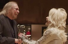 Sofa Watch: Jive talkin' with Barry Gibb and Dolly Parton