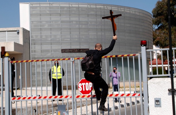 Οι Χριστιανοί στην Κύπρο διαμαρτύρονται ενάντια στην είσοδο της Eurovision, λένε ότι προωθεί τη σατανική λατρεία