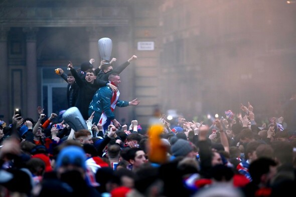 Sturgeon condemns 'infuriating' scenes in Glasgow as Rangers fans gather to celebrate title win - Vimarsana News