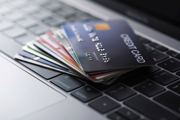 Irish shoppers lost €12 million to credit and debit card fraudsters in the first half of 2020 - Vimarsana News