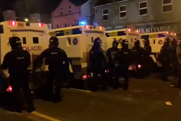 Eight members of PSNI injured following riots in loyalist area of south Belfast - Vimarsana News