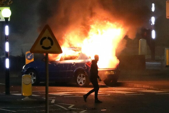 PSNI respond to more unrest in loyalist areas of Co Antrim after cars hijacked and burnt out - Vimarsana News