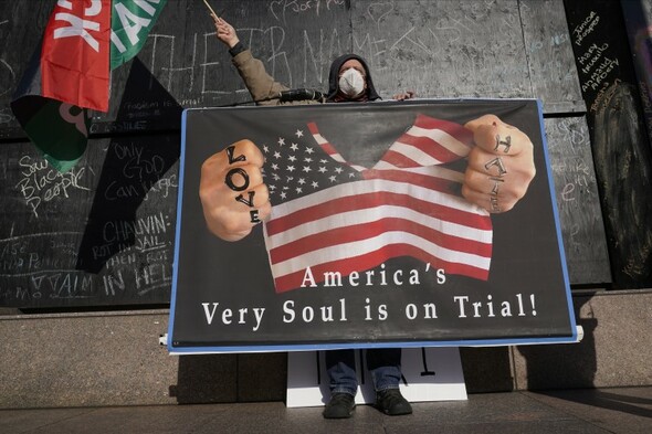 Larry Donnelly: The jurors in the Chauvin trial carry the weight of America's past and present - Vimarsana News