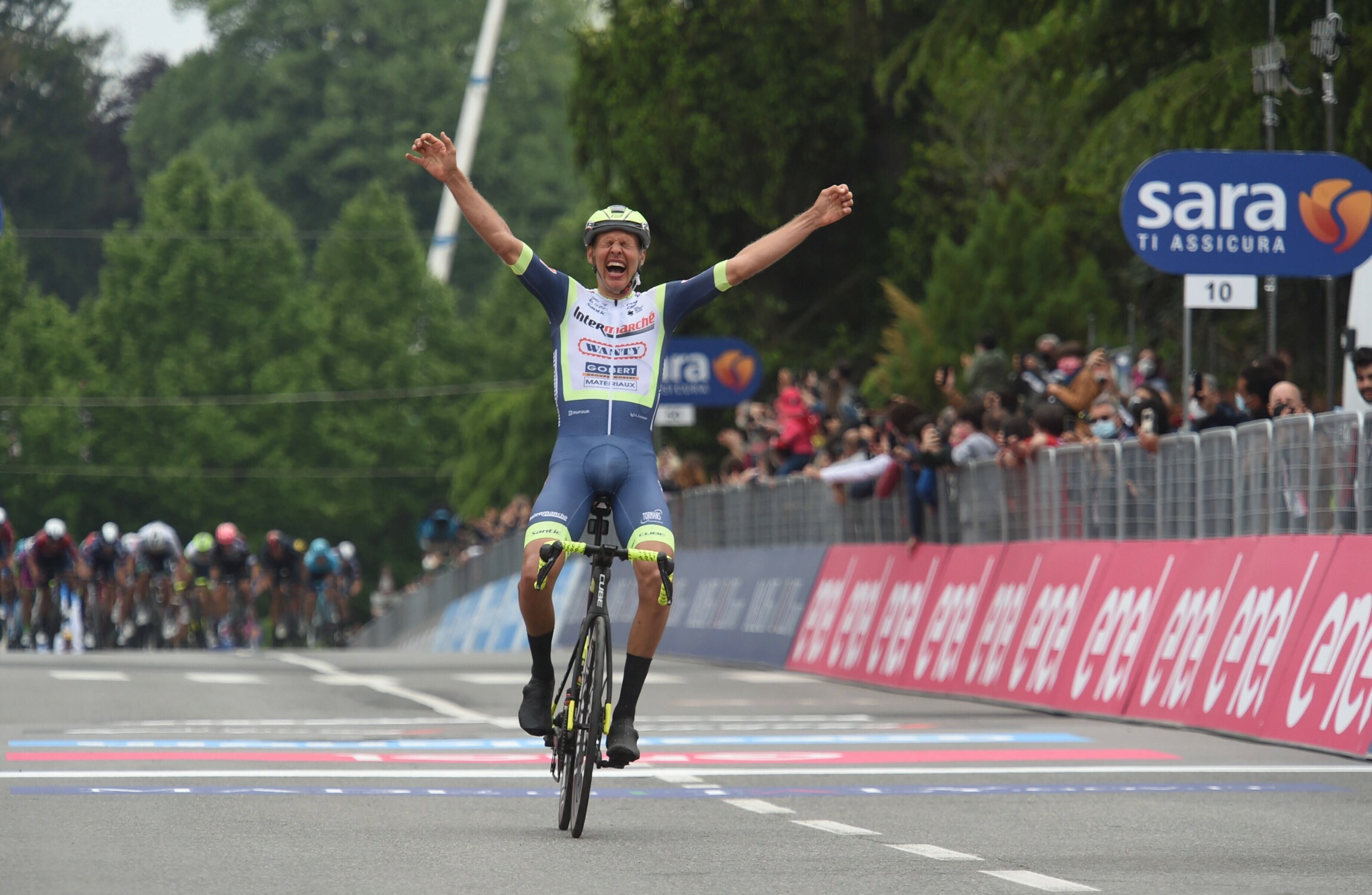 'Is this real?' - Dutch rookie Van der Hoorn clings on for Giro win - Vimarsana News
