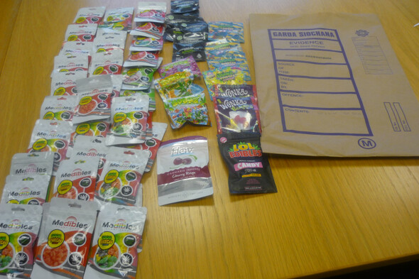 Two men arrested in Cork after Garda chase and seizure of over €25,000 of suspected drugs - Vimarsana News
