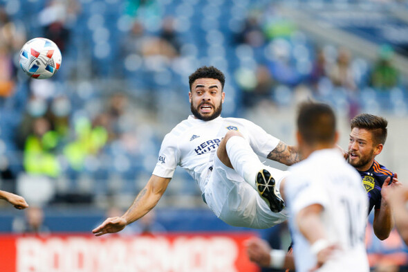 LA Galaxy condemn racial abuse of Ireland defender Derrick Williams - Vimarsana News