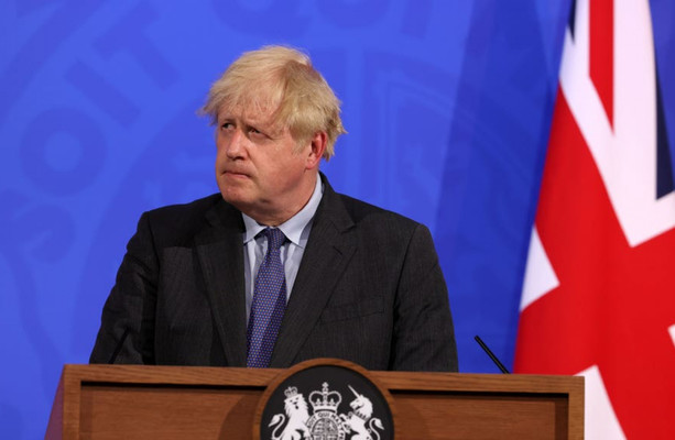 Photo of Boris Johnson potvrdzuje, že Anglicko nezruší posledné obmedzenia až do 19. júla kvôli rozdielnym obavám