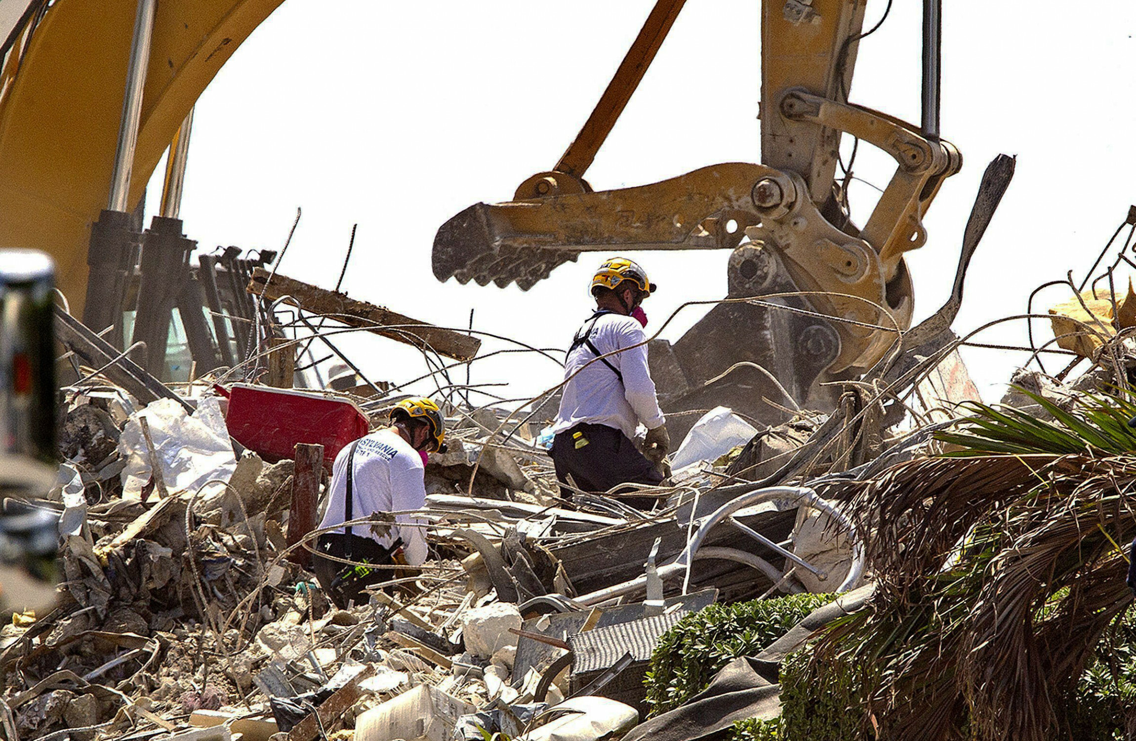 Search of collapsed Florida building 'to take weeks' as death toll reaches 90 - Vimarsana News