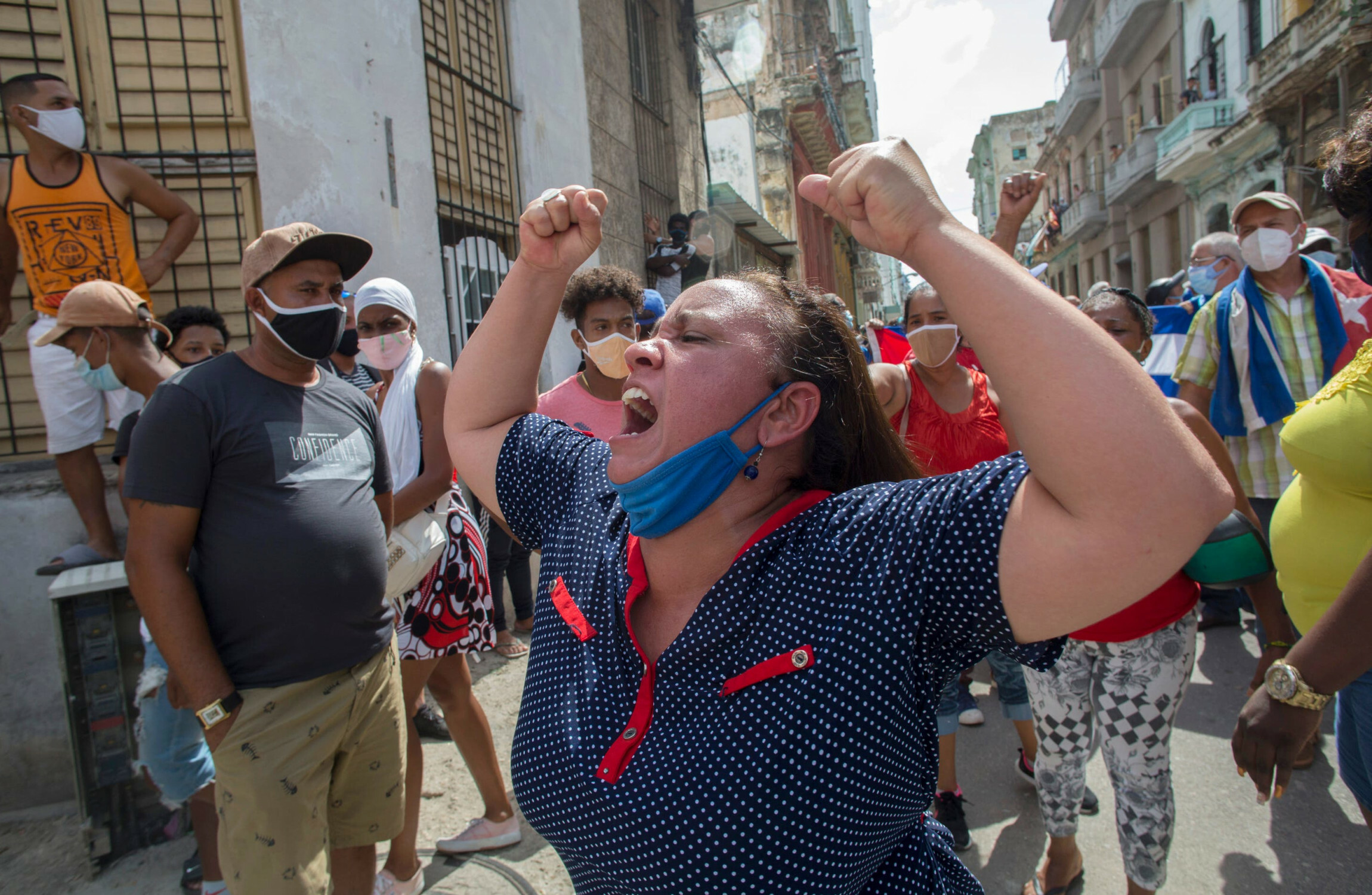 Thousands take to the streets in Havana to protest food shortages and rising prices - Vimarsana News