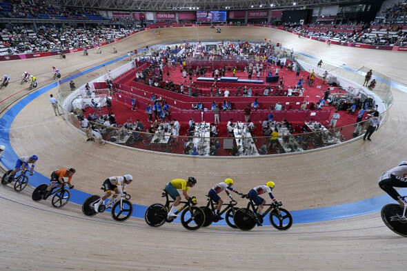 Irish team fail to finish as Denmark take gold in chaotic men's Madison - Vimarsana News