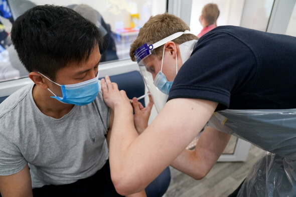 Pfizer vaccine's effectiveness against Delta variant 'declines faster' than AstraZeneca - Vimarsana News
