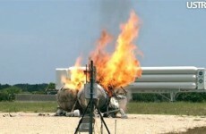 VIDEO: NASA lander crashes and burns in test flight