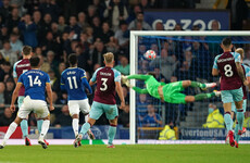 Andros Townsend’s stunner keeps Everton flying under Rafael Benitez