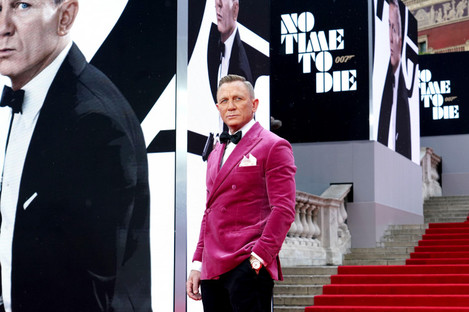 Daniel Craig attending the world premiere of No Time To Die at the Royal Albert Hall in London. 