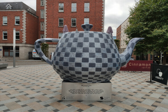 Giant chequered teapot sculpture unveiled in Smithfield Square - Vimarsana News