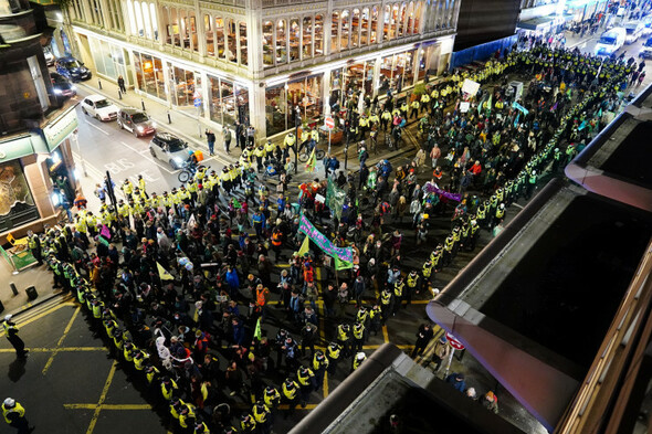 Five people arrested as hundreds of activists march in COP26 protests - Vimarsana News