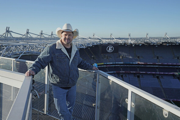 Garth Brooks returns to Dublin and says cancellation of 2014 gigs was like a 'death in the family' - Vimarsana News