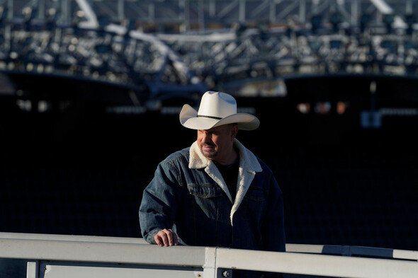 'Time has passed, but the love for Garth hasn't': Fans outside Croker say Brooks is a humble man - Vimarsana News