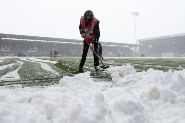 Snow forces postponement of Burnley's clash with Tottenham - Vimarsana News
