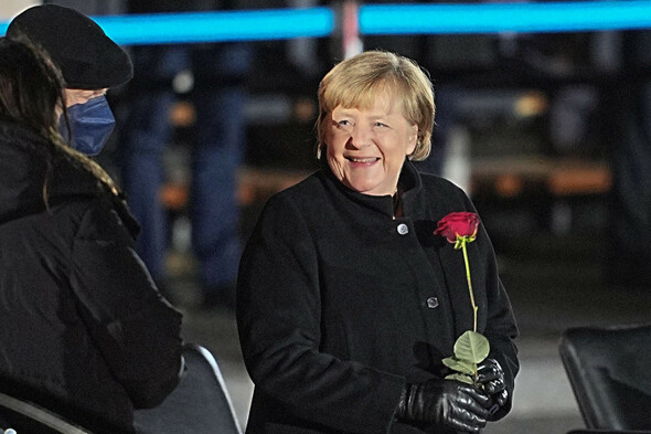 Angela Merkel urges Germans to shun hatred as she prepares to step down at ceremony - Vimarsana News