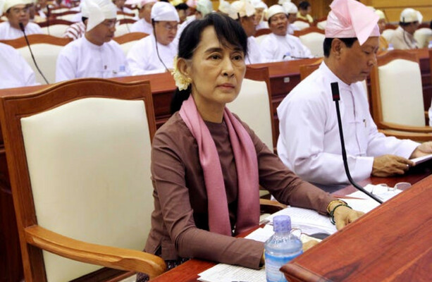 Un tribunal du Myanmar a condamné la dirigeante évincée Aung San Suu Kyi à quatre ans de prison