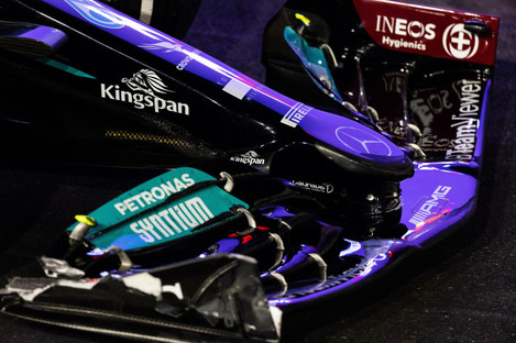 A Kingspan sponsor logo on Lewis Hamilton's Mercedes.