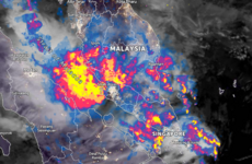 Floods displace thousands in Malaysia