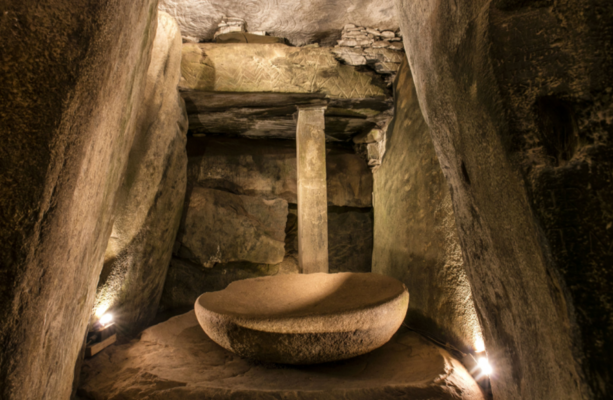 Pas de visiteurs à la salle Newgrange encore cette année, mais voici comment regarder l’événement du lever du soleil