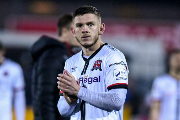 Murray swaps Dundalk for Glentoran on another busy day of LOI re-signings and switches - Vimarsana News
