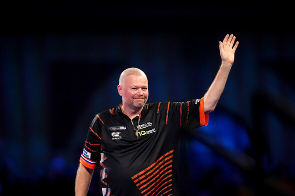 Raymond Van Barneveld makes winning return to Ally Pally - Vimarsana News