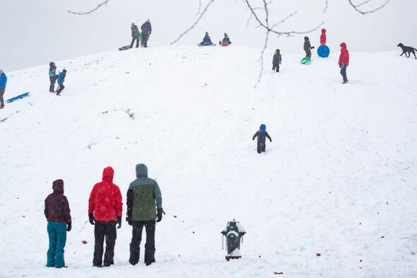 Christmas weekend snowstorm causes chaos in California and Nevada - Vimarsana News