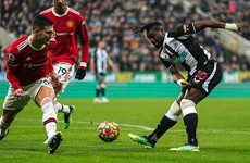 Cavani rescues lethargic Man United in Newcastle draw