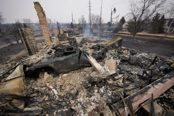 Hundreds of victims of Colorado wildfire begin new year surveying destruction - Vimarsana News