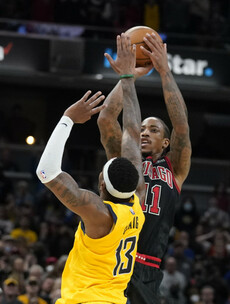 DeMar DeRozan nails buzzer-beater as Bulls win their sixth straight game