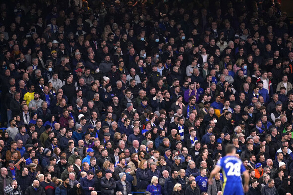 Praise after 27-year blanket ban on standing comes to an end during Chelsea-Liverpool game - Vimarsana News