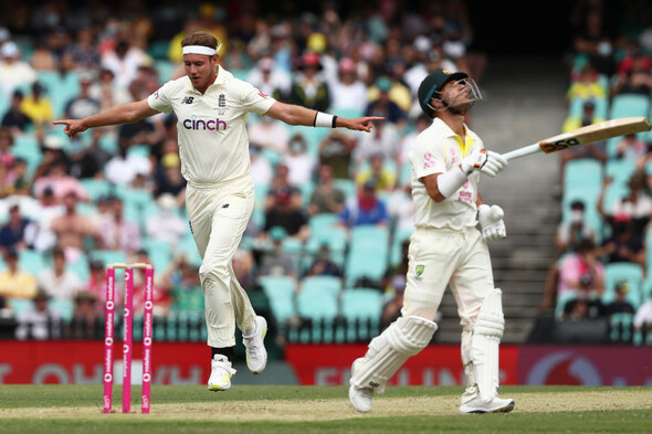 Late breakthroughs lift English spirits as rain disrupts start of fourth Ashes Test - Vimarsana News