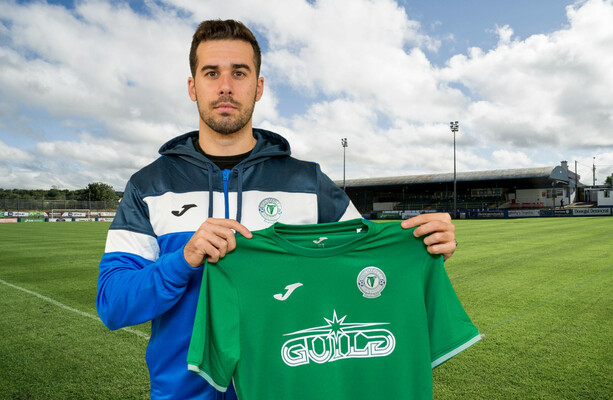 Finn Harps Španielsky obranca Jose Guerrero 42