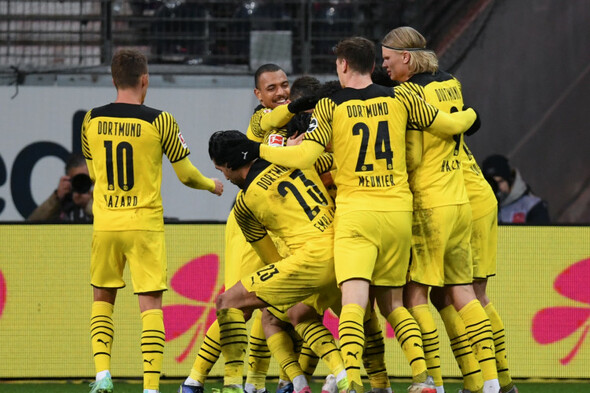 Dortmund rally with brace of late goals to edge five-goal battle and trim Bayern's league lead - Vimarsana News